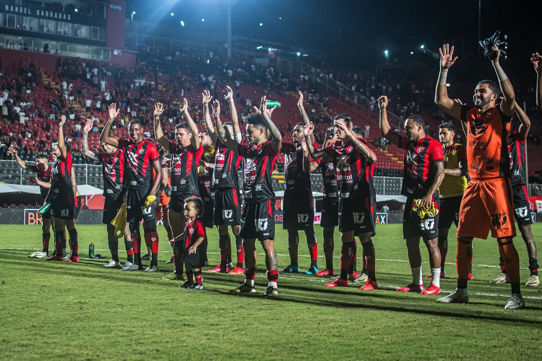 Jogadores do Vitória comemorando