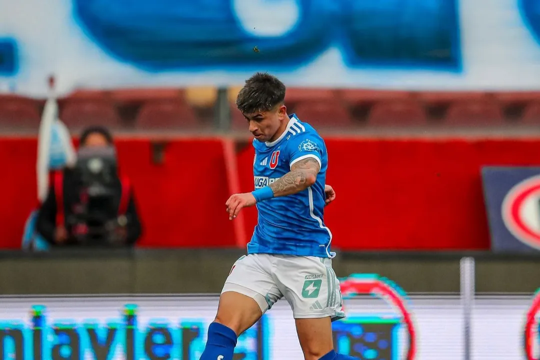 Maximiliano Guerrero em campo pela Universidad de Chile