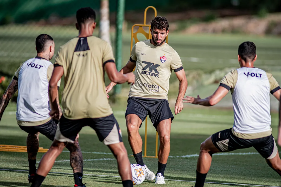 Jogadores do Vitória durante treino