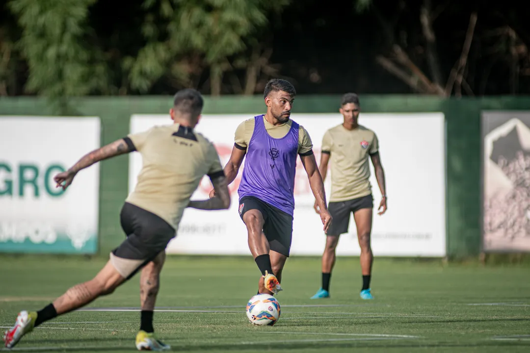 Plantel do Vitória durante atividade na Toca do Leão