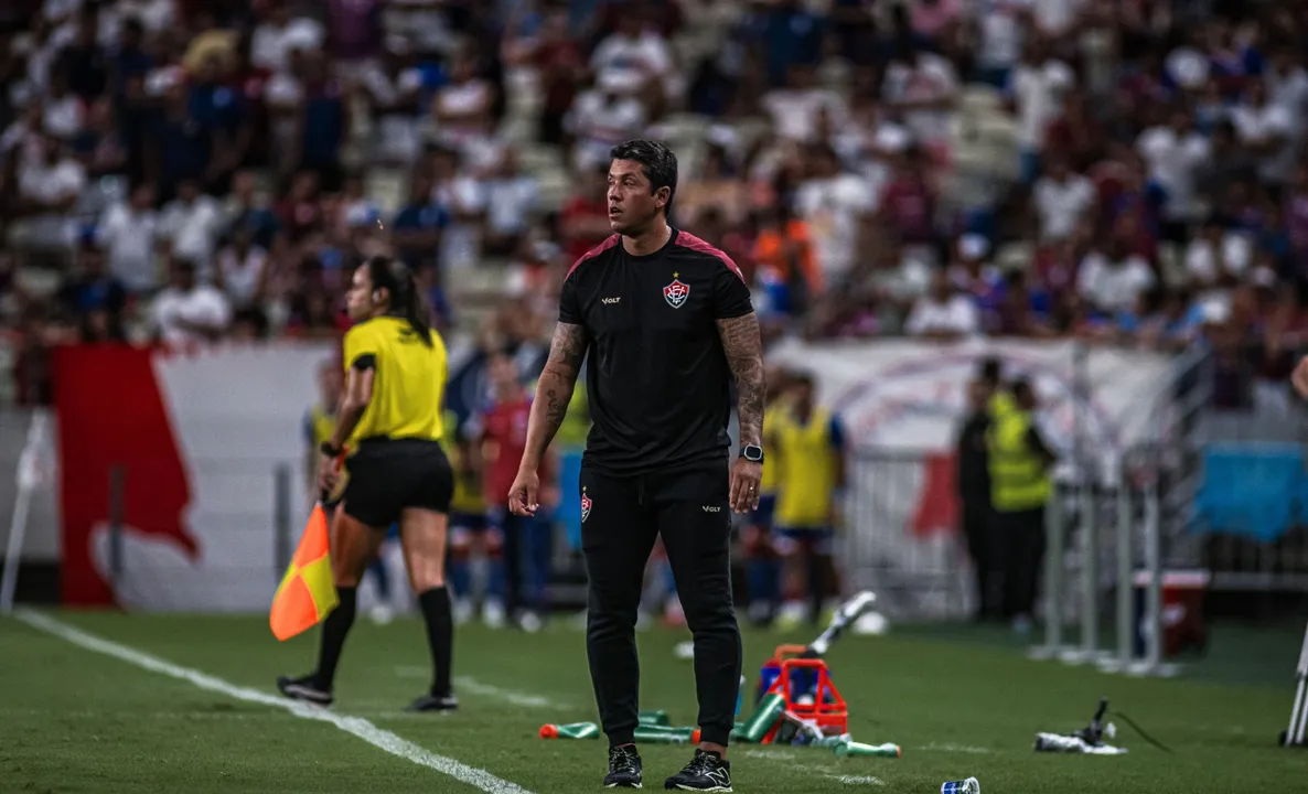 Thiago Carpini, técnico do Vitória