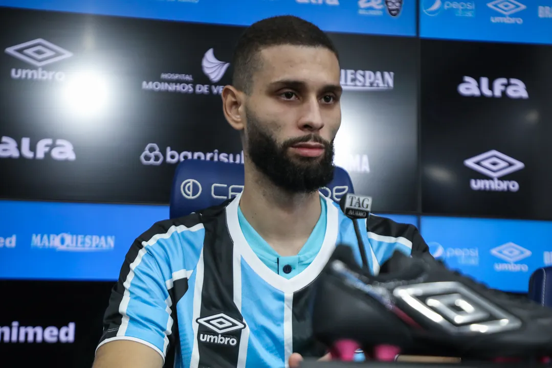 Wagner Leonardo durante apresentação como novo jogador do Grêmio