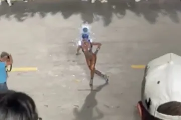 Vídeo: Lore Improta cai em desfile na Sapucaí e mostra machucados