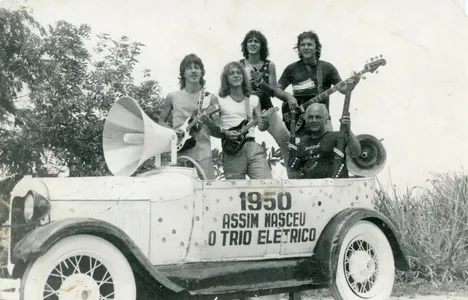 Trio elétrico reinventou a história do Carnaval há 75 anos