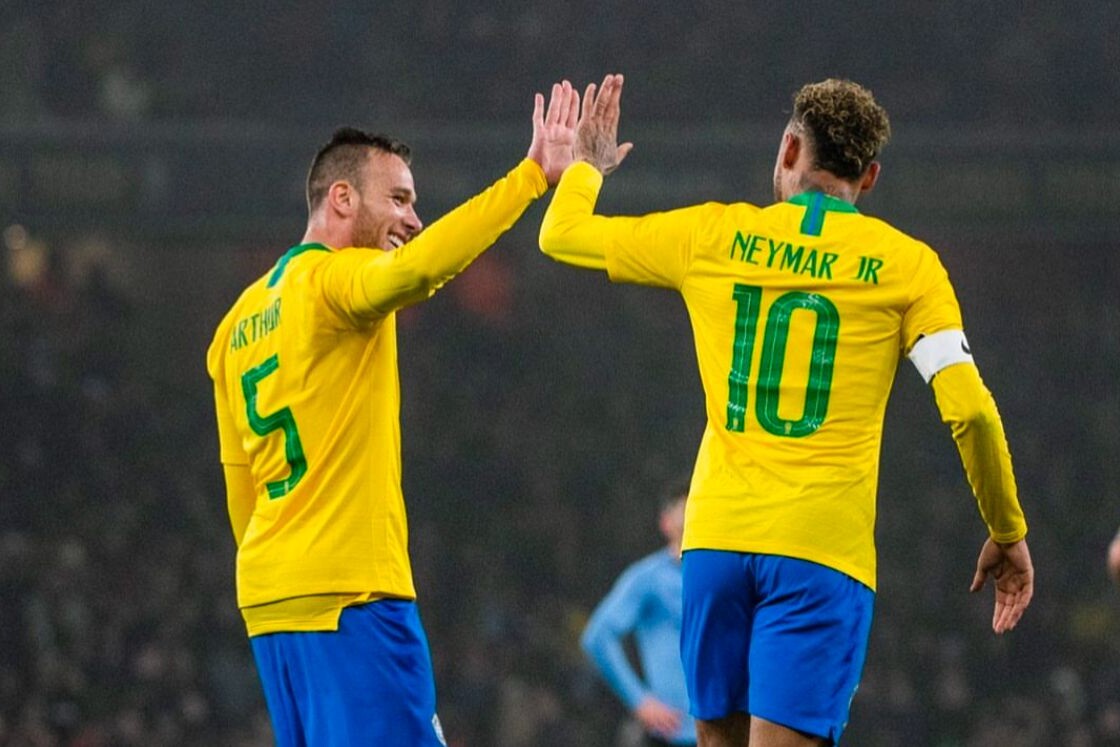 Neymar pede e Santos prepara proposta por ex-Barcelona