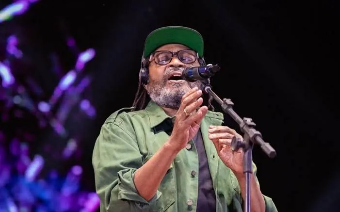 O cantor Edson Gomes é uma das atrações