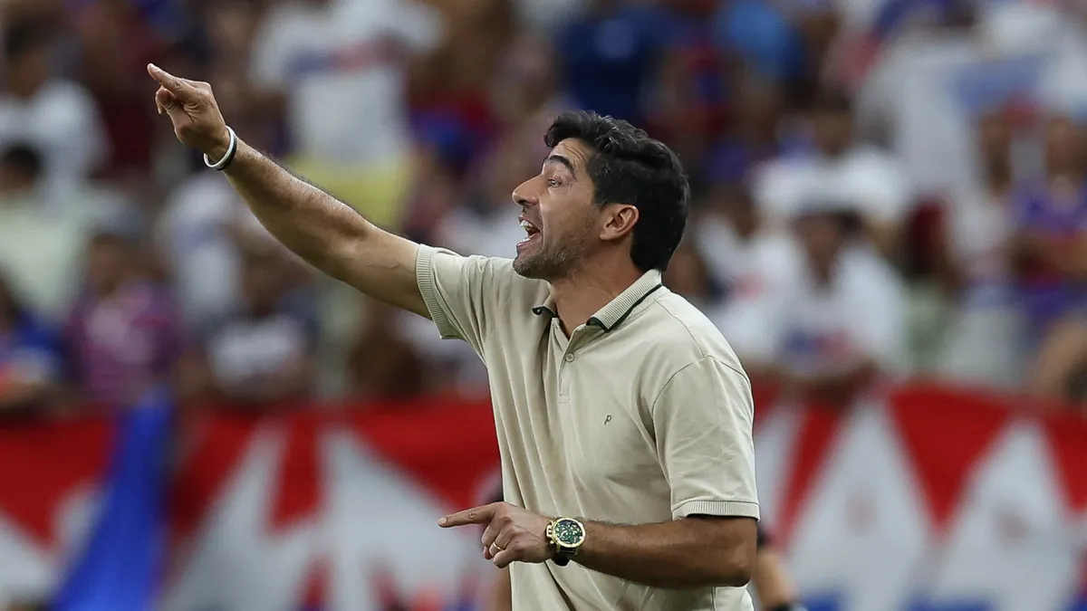 Abel Ferreira, do Palmeiras, em jogo contra o Fortaleza