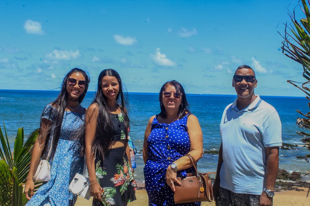 Josué assistiu ao afundamento com a esposa, aniversariante do dia, e com as duas filhas gêmeas