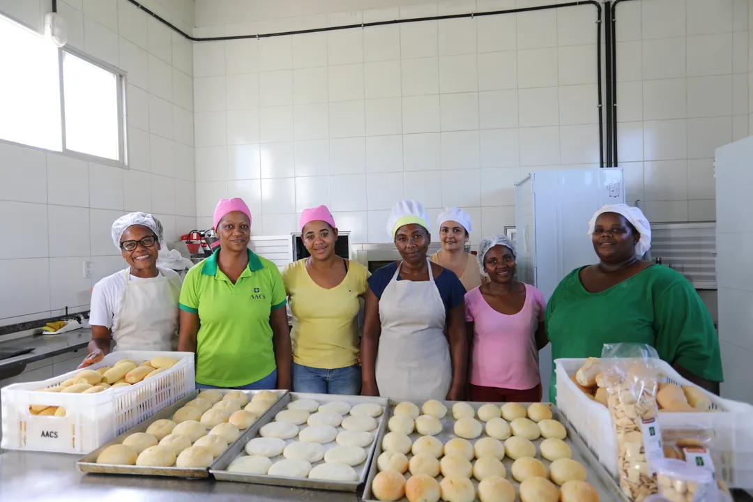 Cooperadas da Associação da Sapucaia, em Santo Antônio de Jesus, produzem grande variedade de pães para merenda escolar