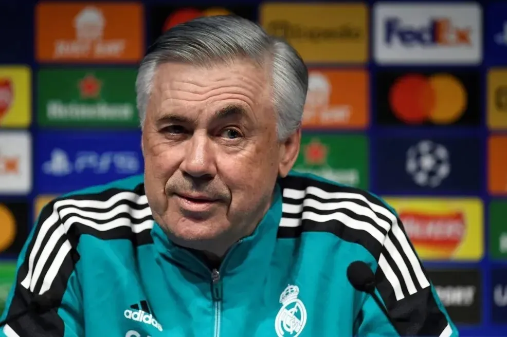 Carlo Ancelotti trabalhou nos bastidores com Juan e Rodrigo Caetano