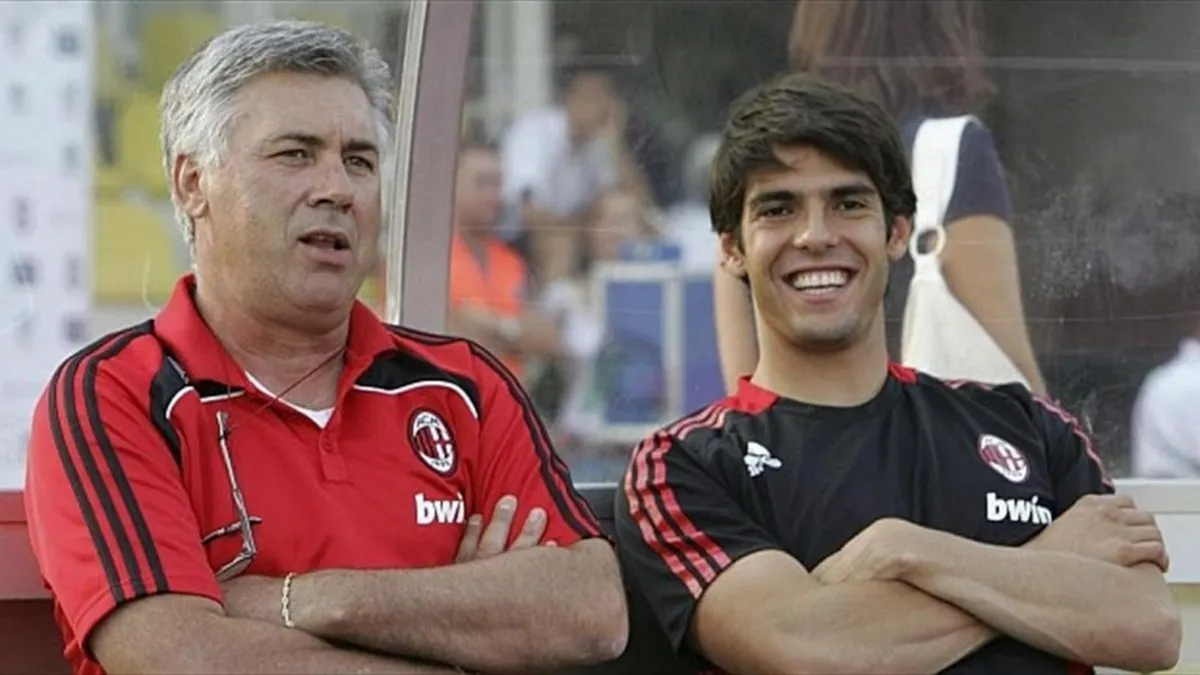 Carlo Ancelotti e Kaká durante a passagem vitoriosa no Milan em 2007