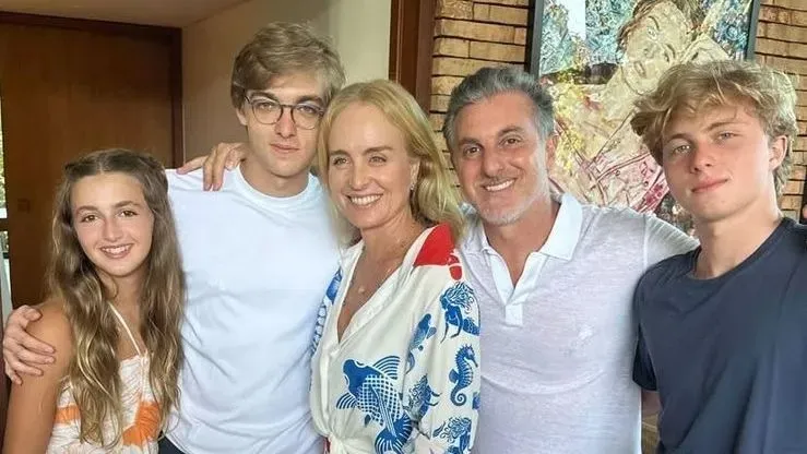 Angélica e família