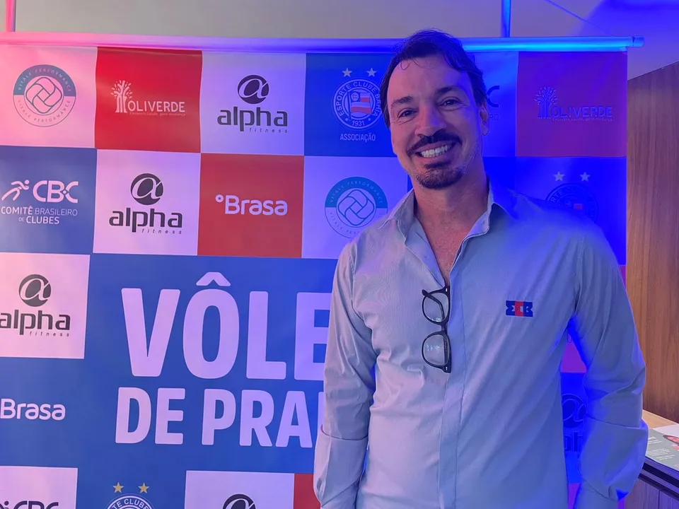 Presidente da Associação do Esporte Clube Bahia Emerson Ferretti celebra o vôlei de praia no Esquadrão