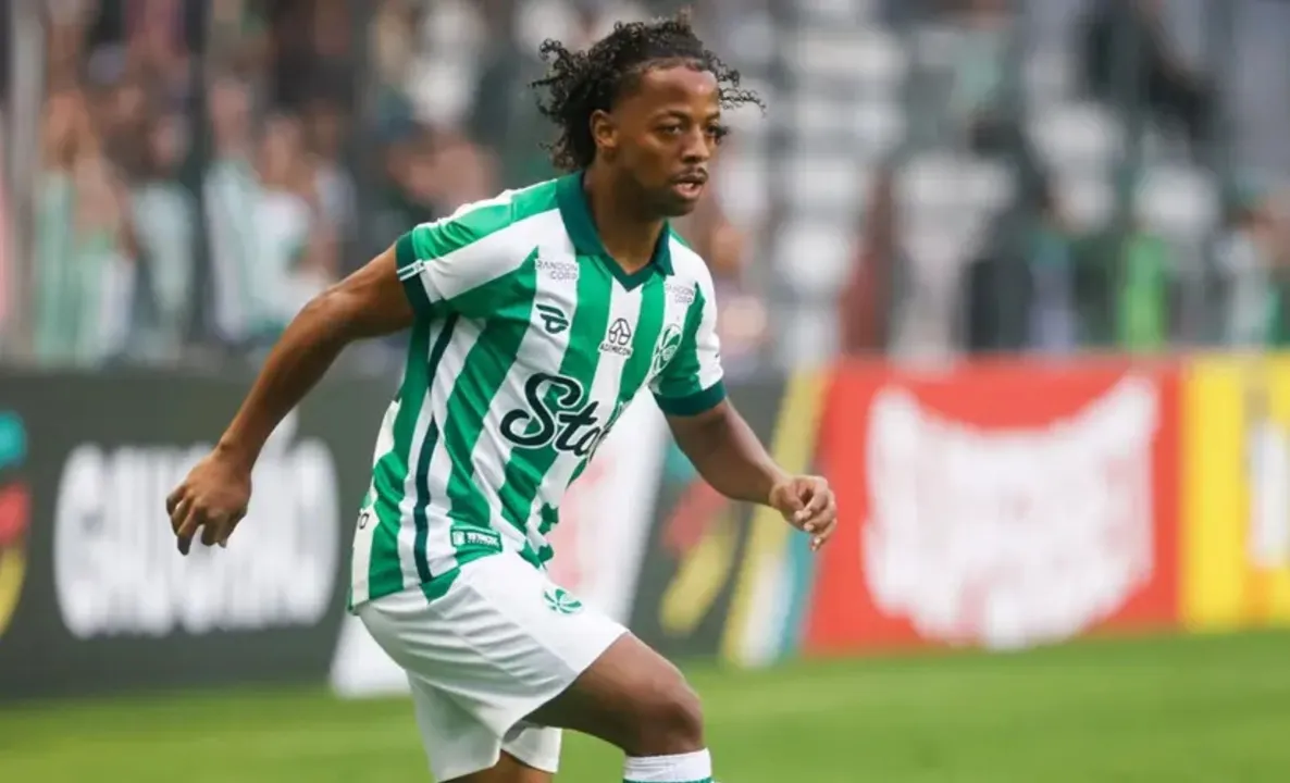 Ênio, atacante do Juventude