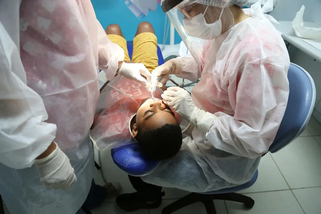 Jovens passarão por uma avaliação bucal simples feita por dentistas voluntários