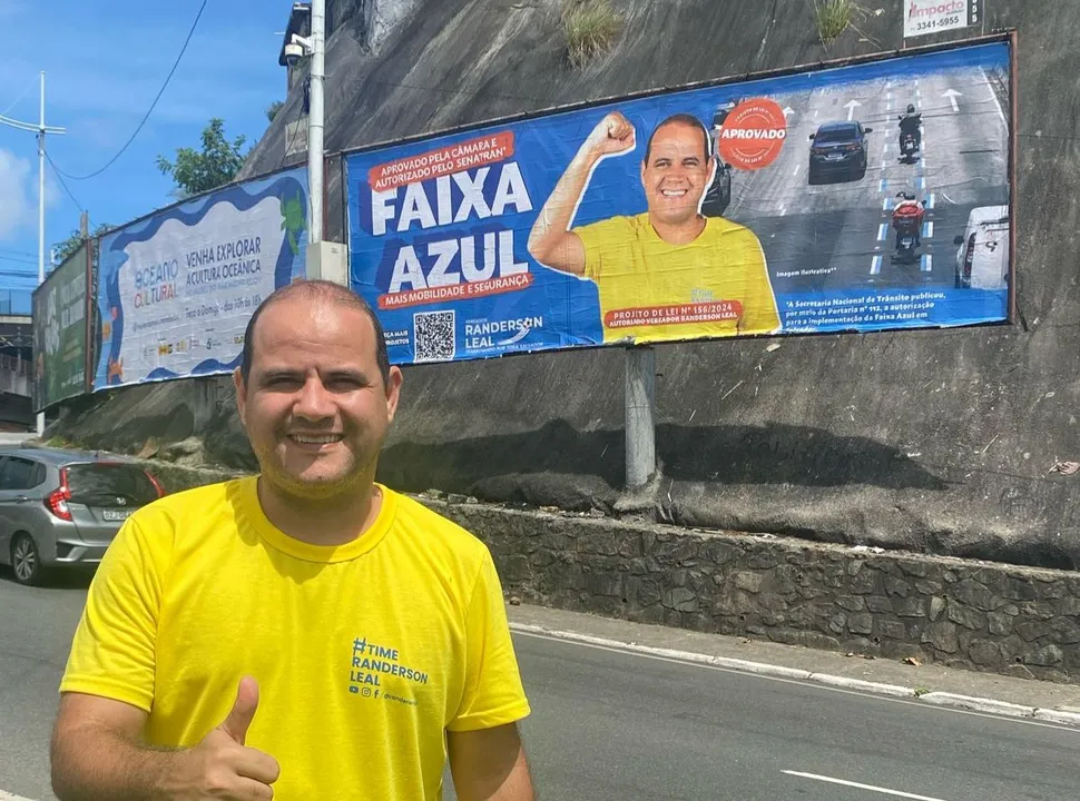 A primeira Faixa Azul foi implantada na Avenida Bonocô, uma das principais vias da cidade