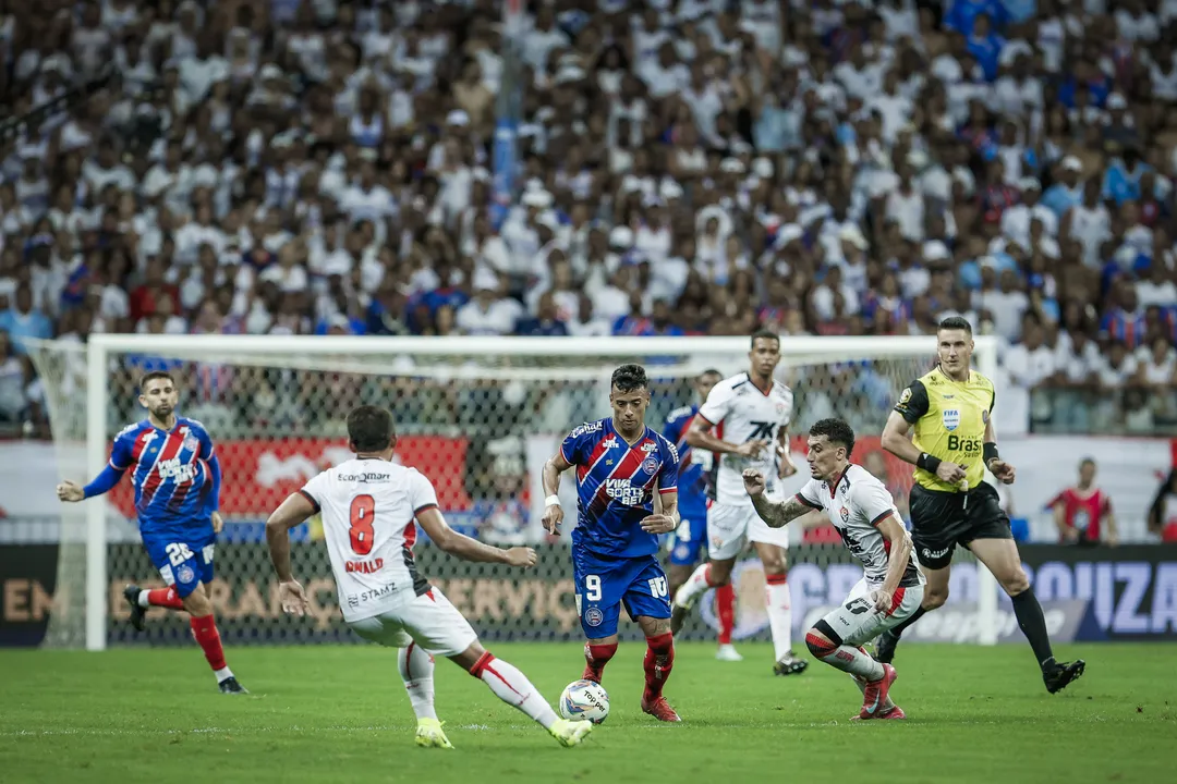 Clássico Ba-Vi apitado por Rafael Rodrigo Klein rendeu lance polêmico