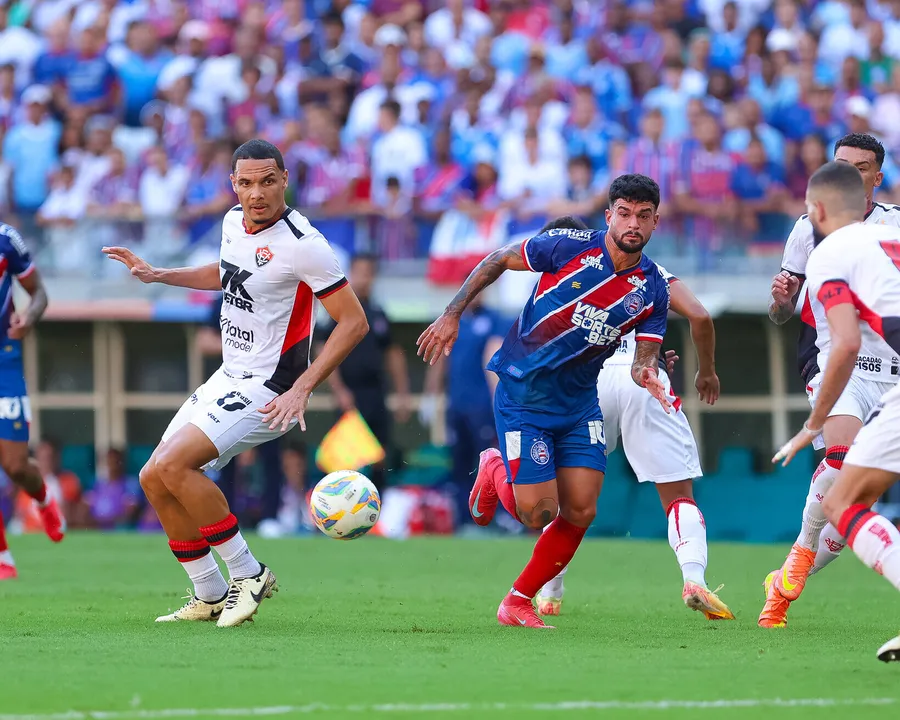 Meia Cauly, do Bahia, em clássico Ba-Vi contra o Vitória