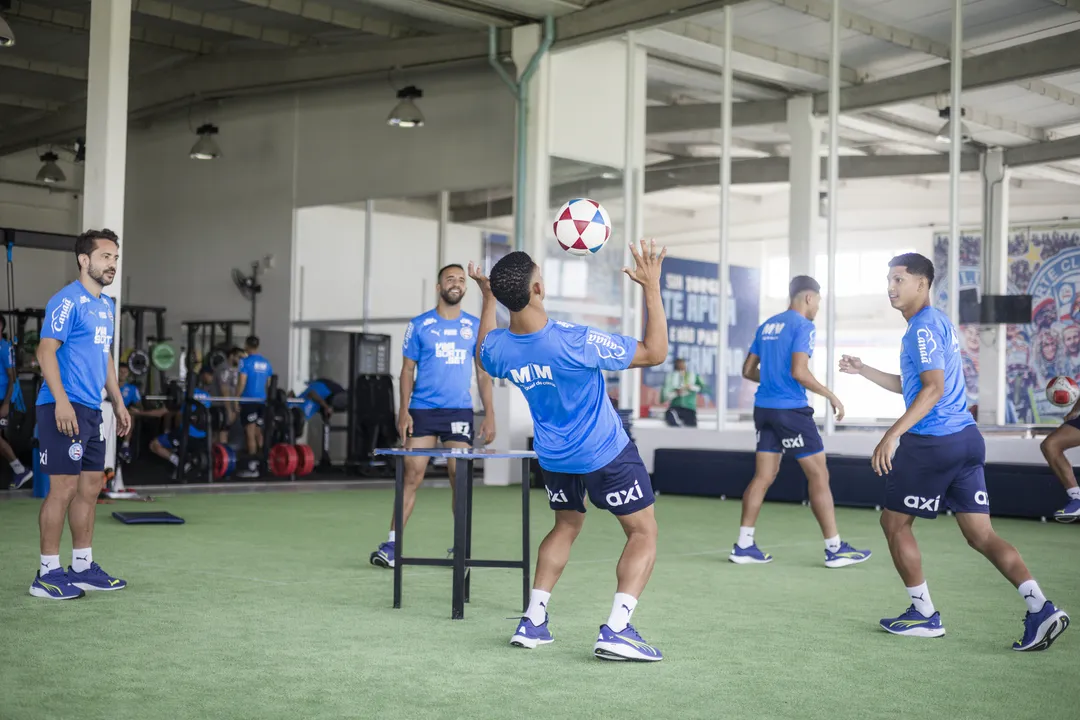 Elenco do Bahia em atividade na academia
