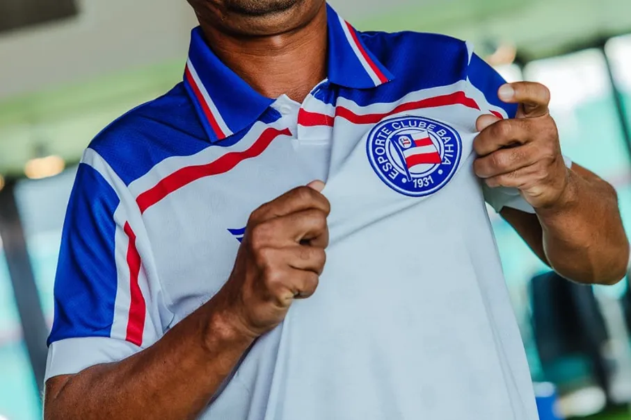 Camisa retrô ficará disponível para vendas a partir de sexta-feira, 14