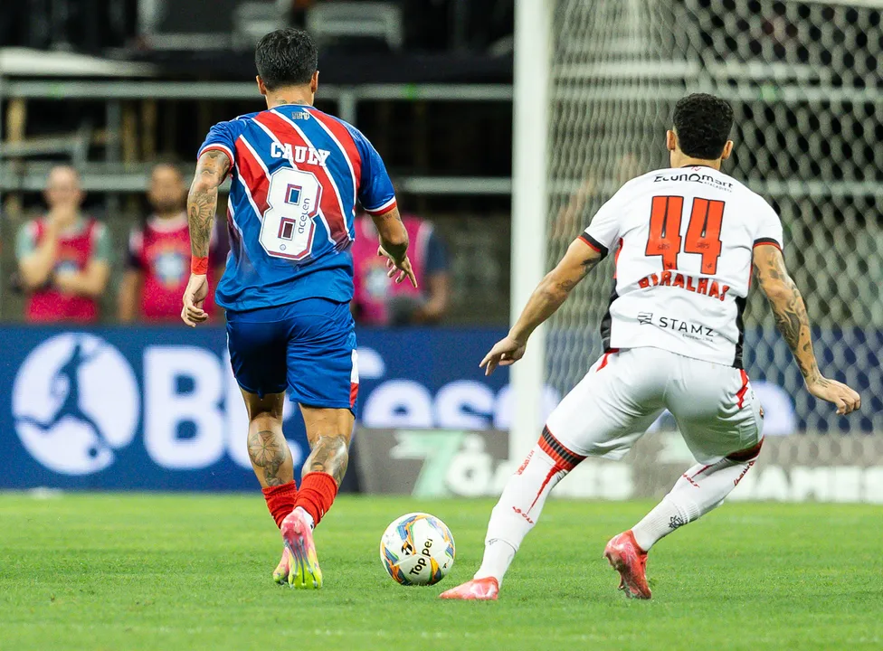 Bahia e Vitória se enfrentam em clássico decisivo no Brasileirão