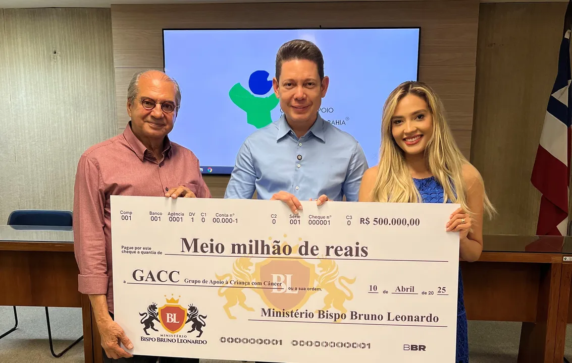 Roberto Sá Menezes, Érica Rios e bispo Bruno Leonardo em recente visita ao GACC