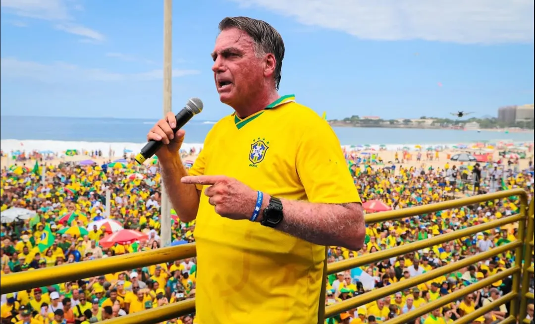 Bolsonaro participa de ato em Copacabana