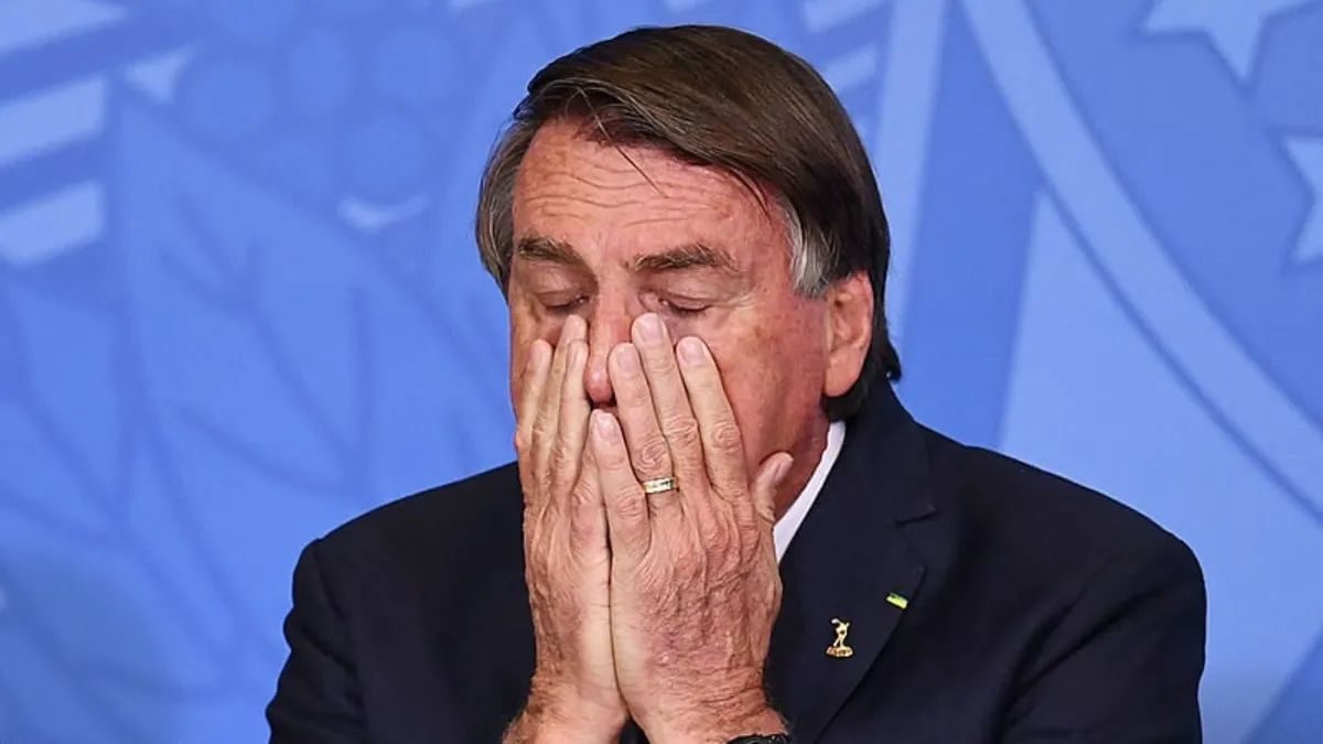 Bolsonaro sentará no banco dos réus
