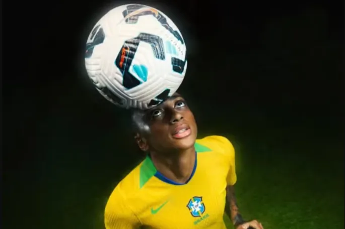 Kerolin estrela campanha da nova camisa exclusiva da seleção feminina