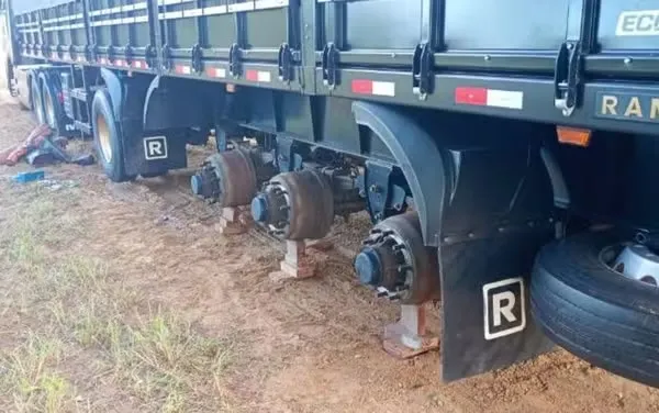 Carga de pisos não foi levada e até o momento, nenhum suspeito foi preso