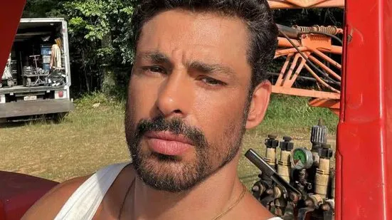 A loira revelou que sempre sonhou em ficar com Cauã