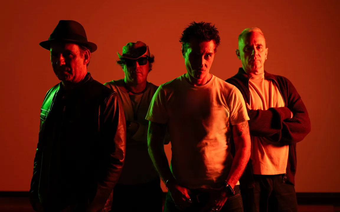 Grupo apresenta o show da turnê Acústico 25 Anos