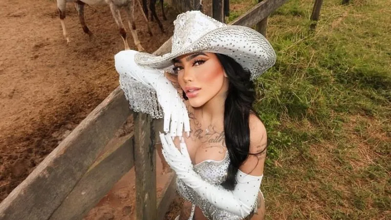 A cantora é casada com Dynho Alves