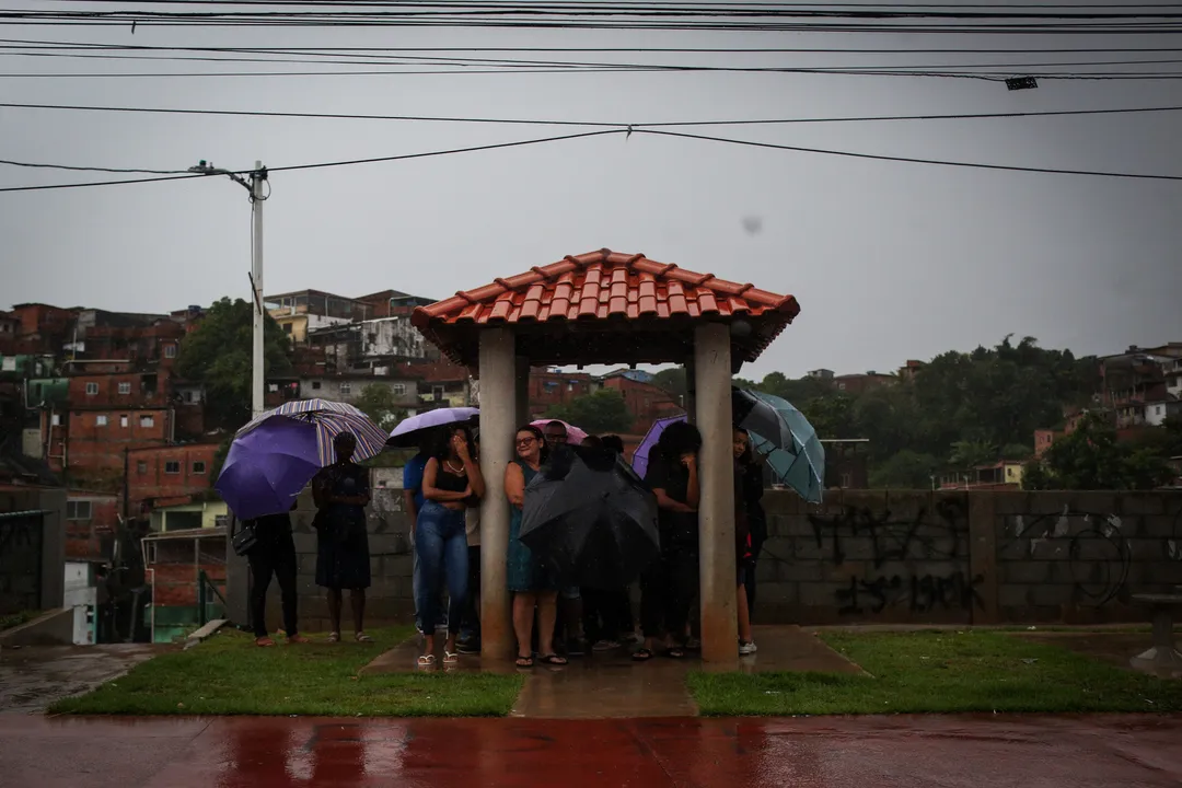 Além da vacinação, uso de máscaras está sendo recomendado em postos de saúde, locais fechados e ambientes de aglomeração de pessoas