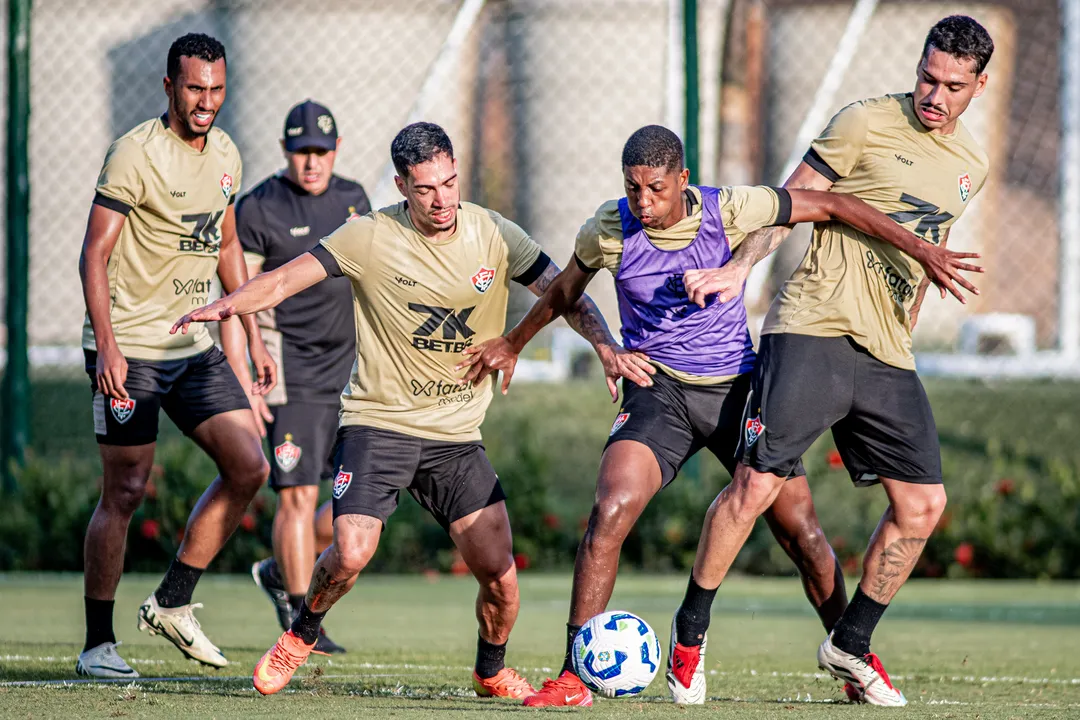 Elenco rubro-negro durante atividade na Toca do Leão