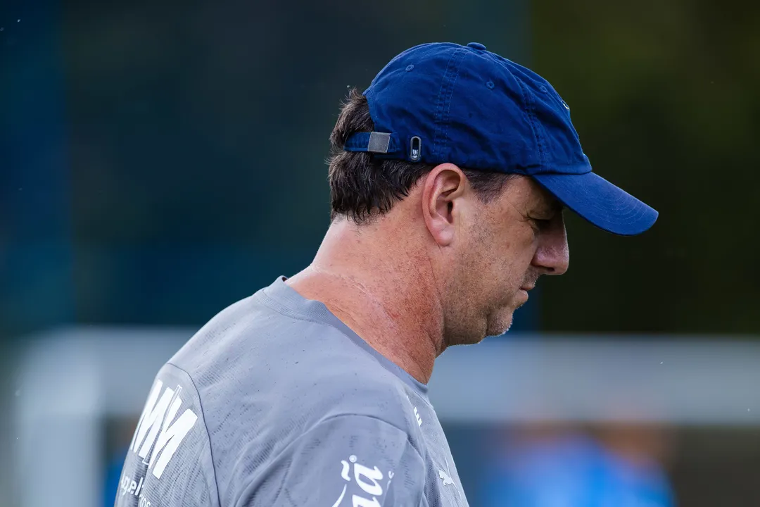 Rogério Ceni contou com o retorno de Gilberto, mas teve as ausências de Kayky e Ademir