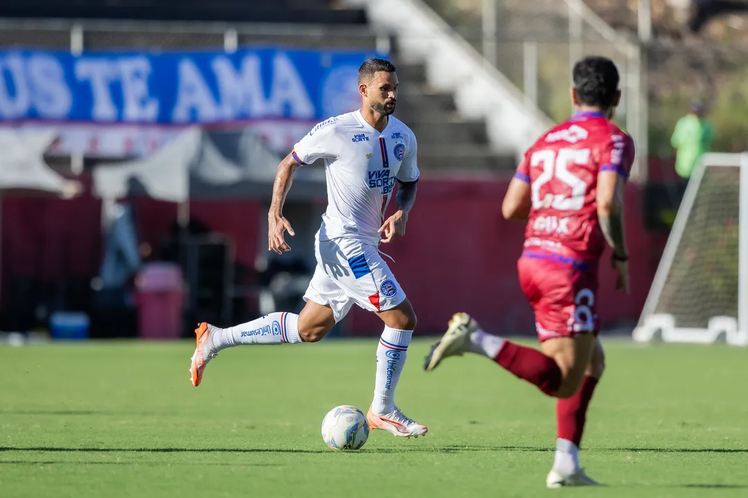 Willian José em ação no Barradão contra o Barcelona de Ilhéus