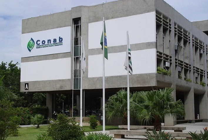 São oferecidas oportunidades de nível médio e superior
