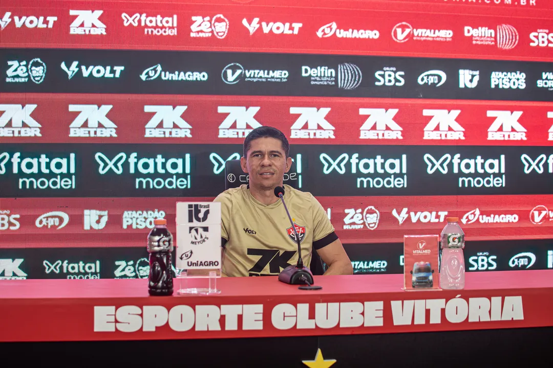 Osvaldo foi escolhido para a entrevista coletiva desta sexta, 9