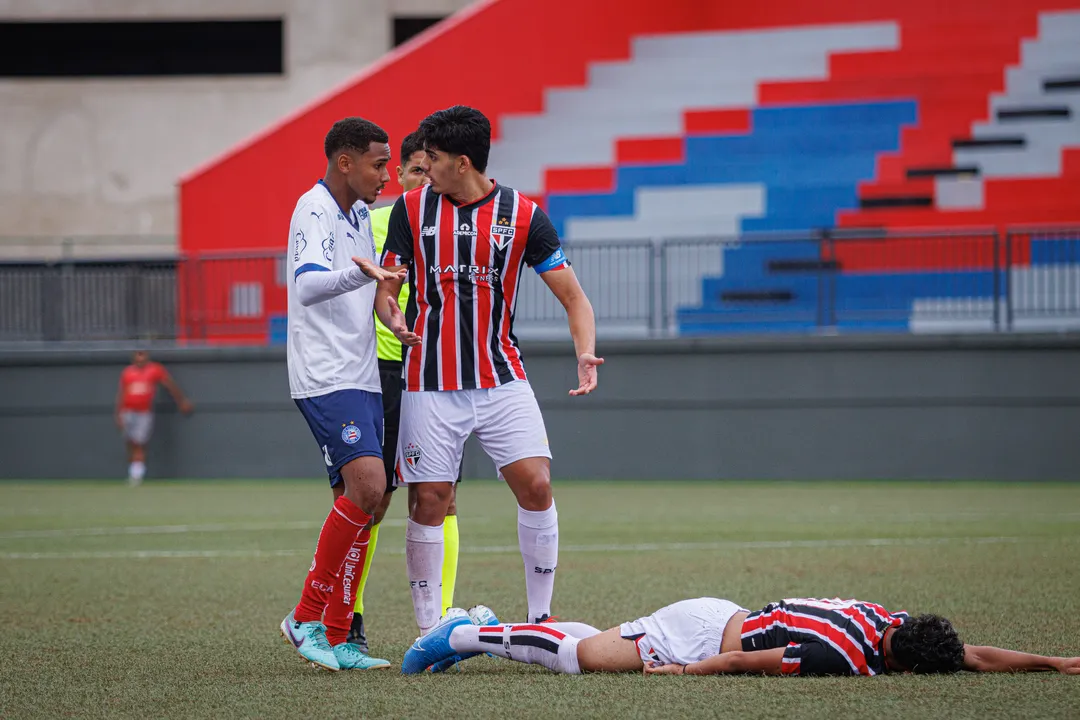 Bahia e São Paulo fizeram jogo de oito gols na Arena Cajueiro pela semifinal da Copa do Brasil Sub-17