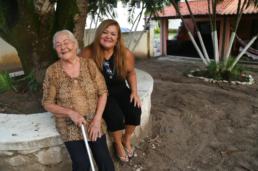Rita vê que a mãe Altanira, 89 anos, irá precisar de uma cuidadora