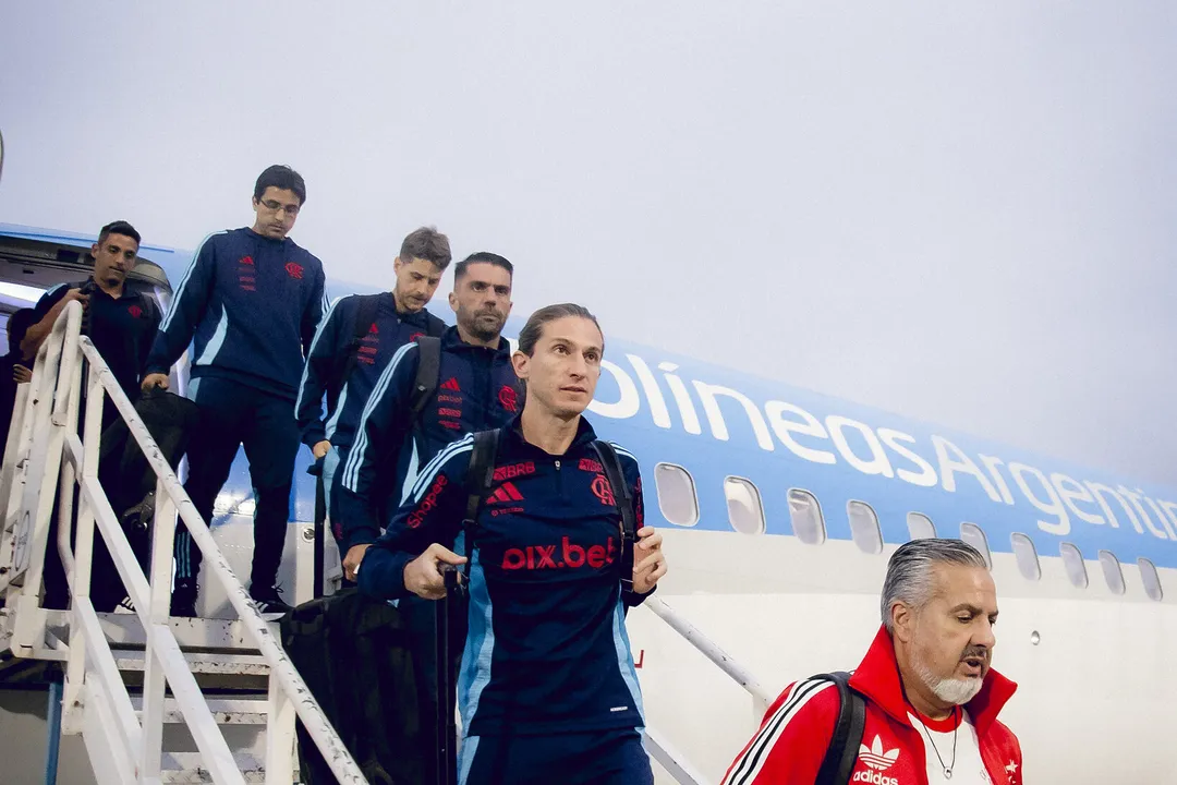 Filipe Luís enfrenta primeiros questionamentos desde que assumiu o Flamengo