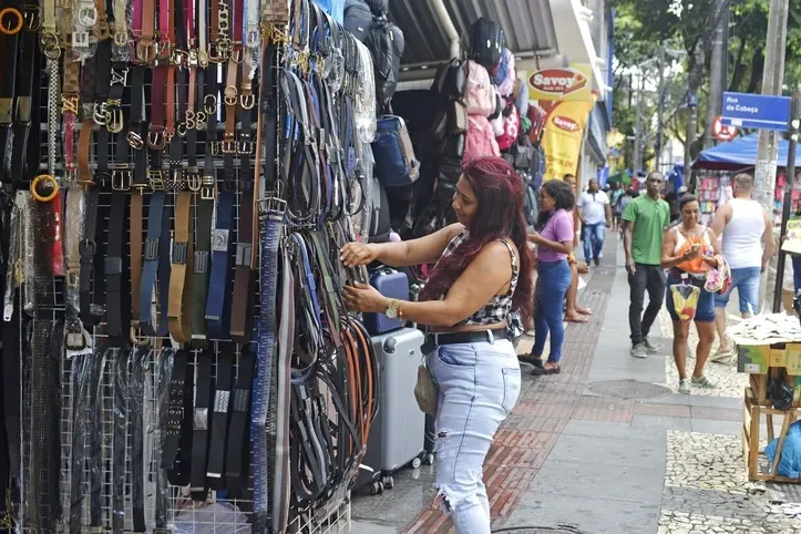 Imagem ilustrativa da imagem Dia das Mães impulsiona consumo e acende alerta para endividamento