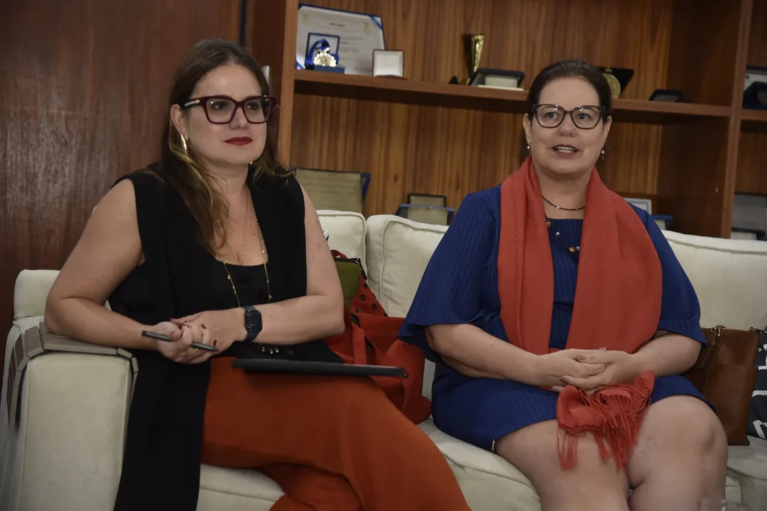 Vice-presidente Ana Claudia Araújo (direita) e a gerente de comunicação da Statkraft, Mariana Aoad (esquerda)
