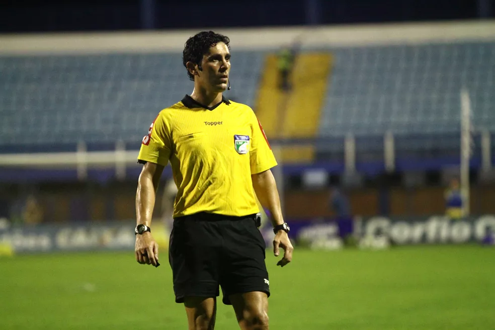 Daniel Nobre Bins (RS) foi escalado pela CBF para a partida entre Vitória e Vasco