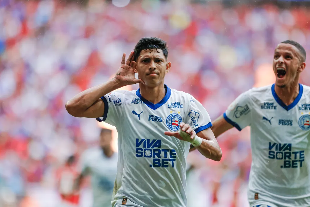 Pulga marcou o primeiro gol do Bahia no triunfo sobre o Vitória neste domingo, 18
