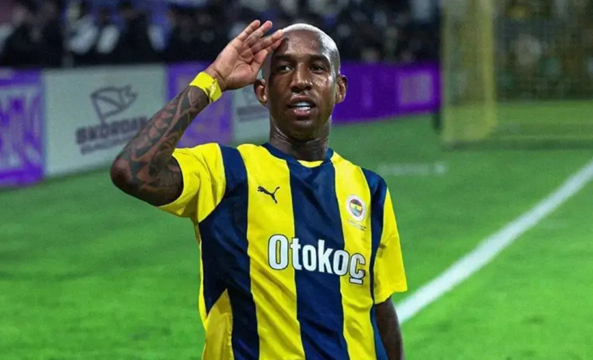 Anderson Talisca, meio-campista do Fenerbahçe