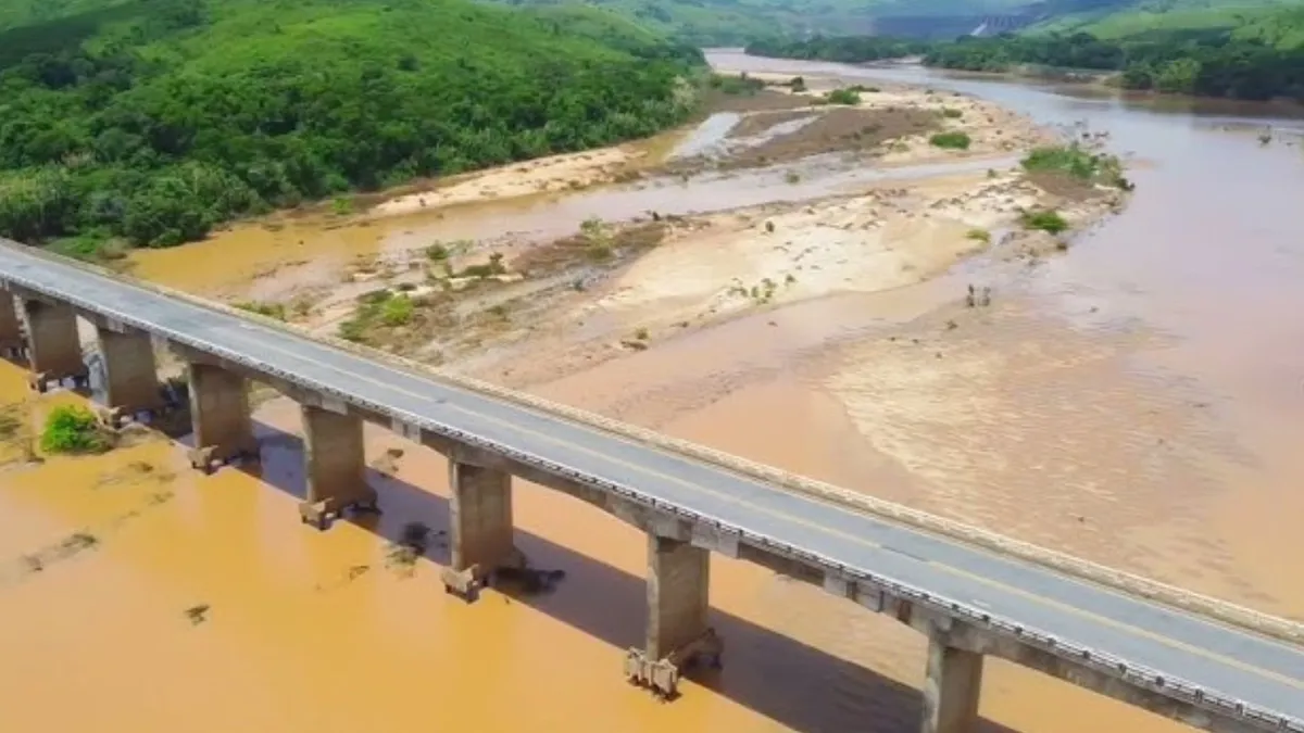 Ponte foi completamente interdidata no início de maio
