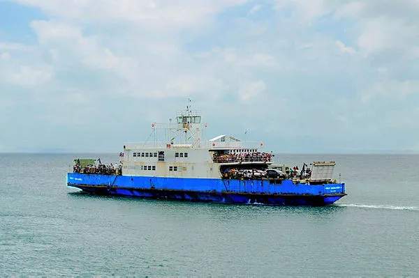 Ferry Juracy Magalhães em ação na Travessia Salvador-Itaparica