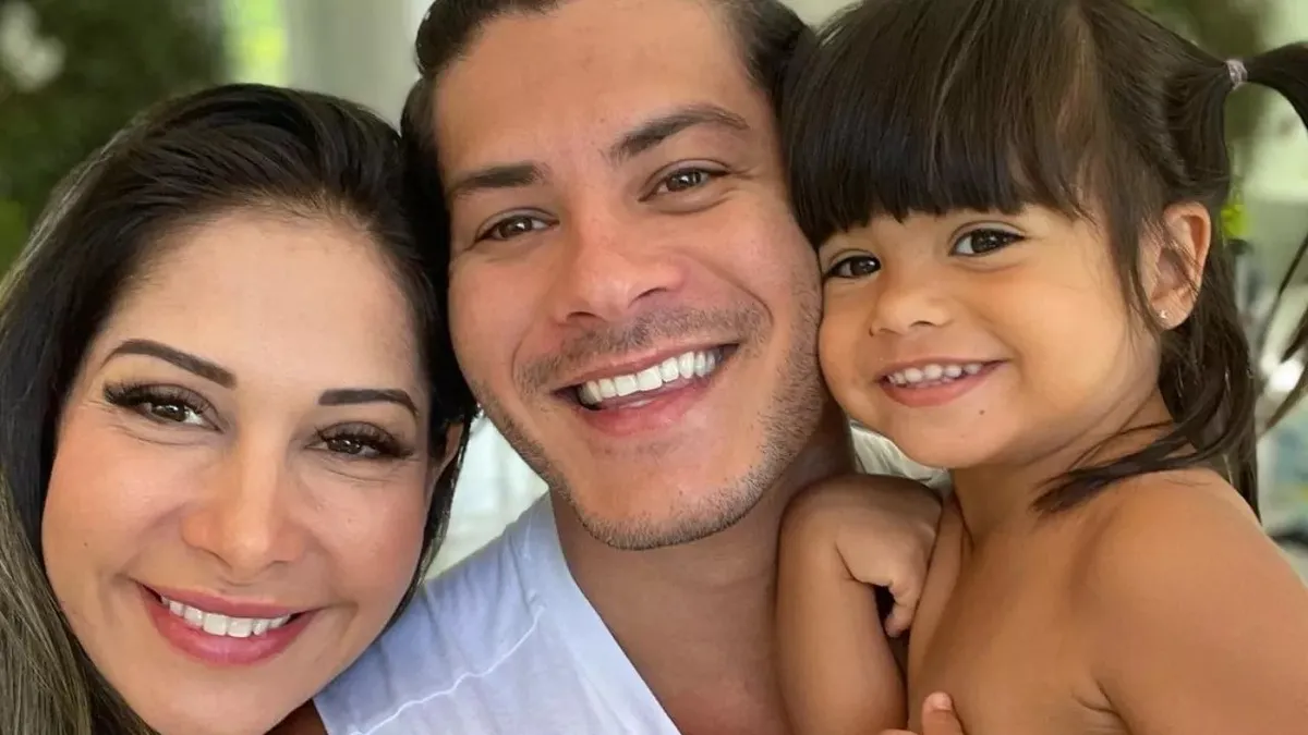 Maíra Cardi, Arthur Aguiar e Sophia